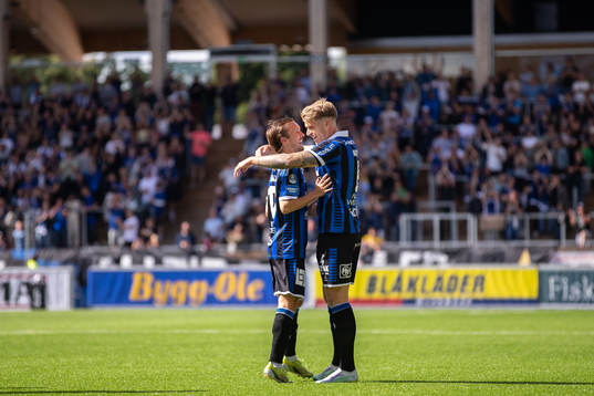 Sirius Patrik Karlsson Lagemyr jublar med Marcus