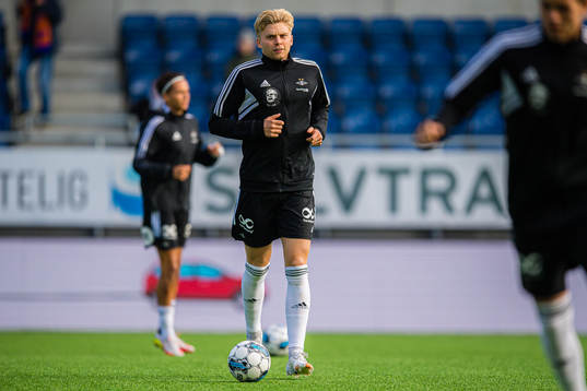 Tobias Borchgrevink Børkeeiet of Rosenborg warms up ahead of the Eliteserien match between Aalesund and Rosenborg on July 17, 2022 in Ålesund.