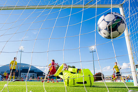 Aune Selland Heggebø of Brann scores the 0-4 goal
