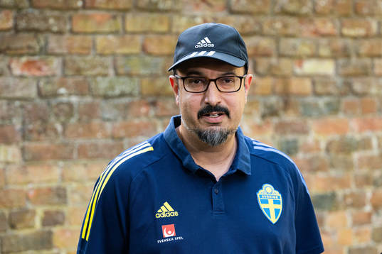Houman Ebrahimi, doctor of the Swedish women's national football team at a press conference