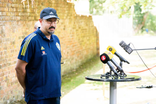 Houman Ebrahimi, doctor of the Swedish women's national football team at a press conference