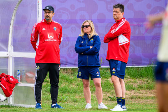 Houman Ebrahimi, doctor, Marika Domanski Lyfors, team Manager and Mats Börjesson, doctor of the Swedish women's national football team ahead of a training session