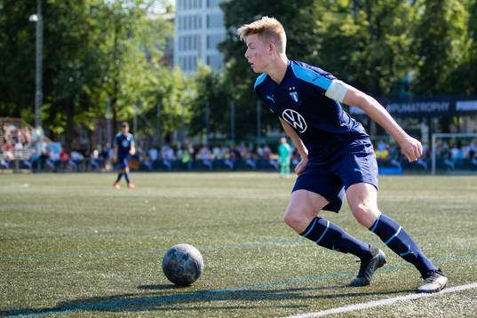 En Malmö FF spelare med bollen