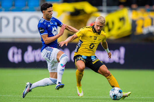 Rafik Zekhnini of Molde and Simon Strand of Elfsborg