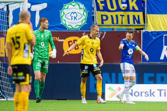Goalkeeper Tim Rönning, Gustav Henriksson of Elfsborg and Martin Linnes of Molde after the 1-1 goal