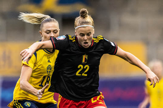 Fridolina Rolfö of Sweden and Laura Deloose of Belgium