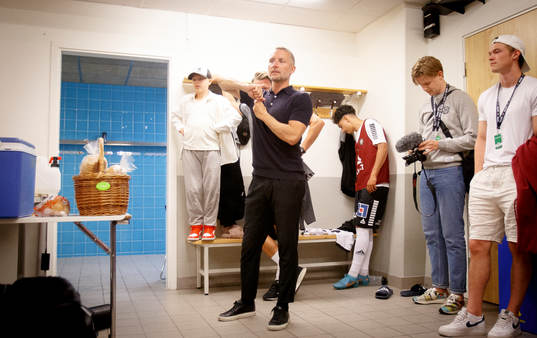 Örebros Axel Kjäll i omklädningsrummet