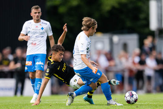 AIKs Yasin Ayari och Värnamos William Kenndal