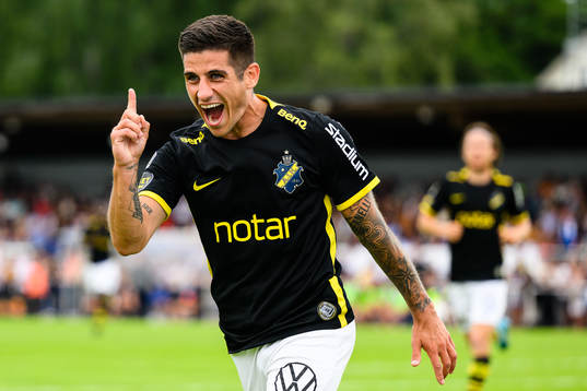 s Nicolas Stefanelli jublar