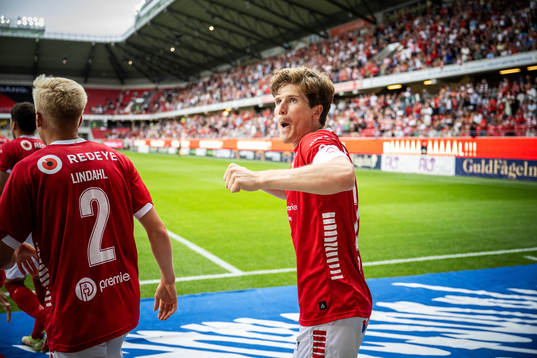 Kalmars Oliver Berg jublar efter 1-0