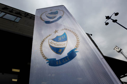 Norrköpings logotyp på en vimpel