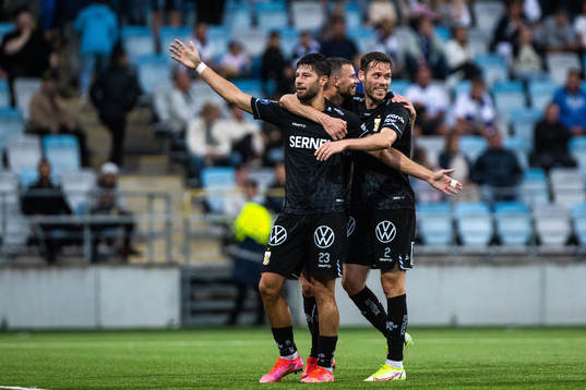 IFK Göteborgs Kevin Yakob jublar efter 2-0 med Marcus Berg och Emil Salomonsson