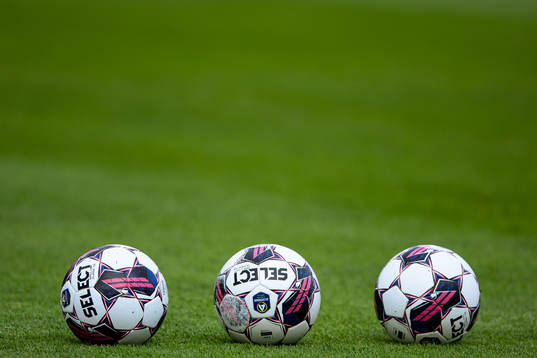 Fotbollar före fotbollsmatchen i Allsvenskan mellan Varberg och Hammarby den 25 juli 2022 i Varberg. 