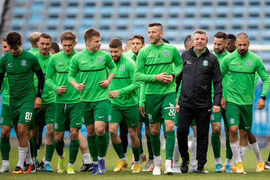 Gustas Jarusevicius, Mantas Kuklys and Vladimir Cheburin, head coach