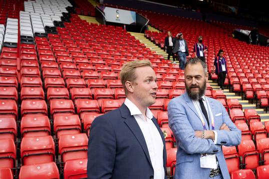 Jonas Eidevall, head coach of Arsenal FC and Olof Lundh of swedish broadcaster TV4 ahead of the UEFA Women's Euro 2022 semifinal match between England and Sweden on July 26, 2022 in Sheffield. 