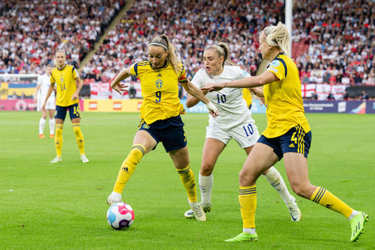Kosovare Asllani and Hanna Glas of Sweden against Georgia Stanway of England