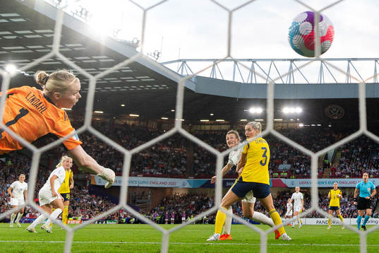 Beth Mead of England score the 1-0 goal behind goalkeeper Hedvig Lindahl and Linda Sembrant of Sweden