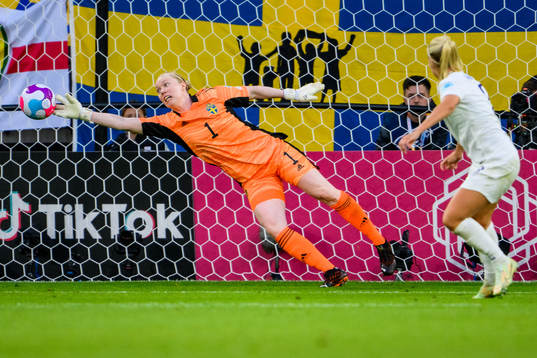 Beth Mead of England scores 1-0 behind goalkeeper Hedvig Lindahl of Sweden
