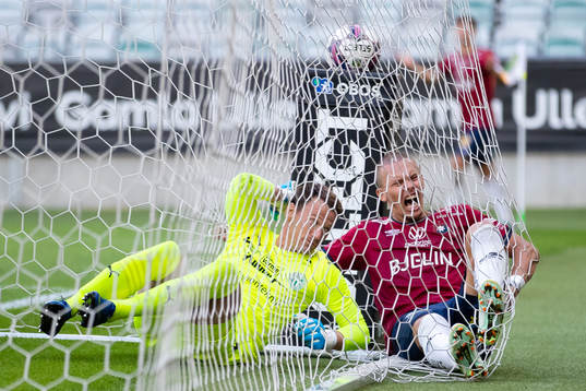 Västerås målvakt Anton Fagerström och Örgrytes Arvid