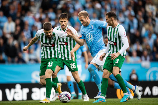 Marko Milickovic and Mario Pavelic of Zalgiris Vilnius against Ola Toivonen of Malmö FF