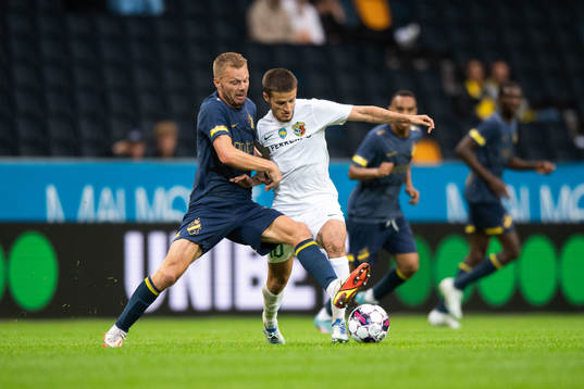 Sebastian Larsson of AIK and Vincent Thill of Vorskla