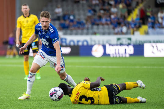 Markus Kaasa of Molde and Michael Baidoo of Elfsborg during the UEFA Conference League match between Elfsborg and Molde on July 28, 2022 in Borås. 
