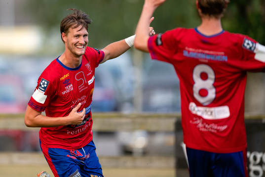 Tvååkers Hugo Svensson nickar in 1-0