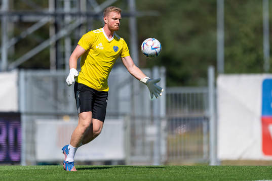Falkenbergs målvakt Tim Erlandsson före fotbollsmatchen i Ettan södra mellan Falkenberg och IFK Malmö den 30 juli 2022 i Falkenberg. 