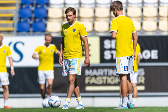 Falkenbergs Linus Dahl före fotbollsmatchen i Ettan södra mellan Falkenberg och IFK Malmö den 30 juli 2022 i Falkenberg. 