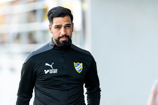 IFK Malmös tränare Firat Sahan före fotbollsmatchen i Ettan södra mellan Falkenberg och IFK Malmö den 30 juli 2022 i Falkenberg. 
