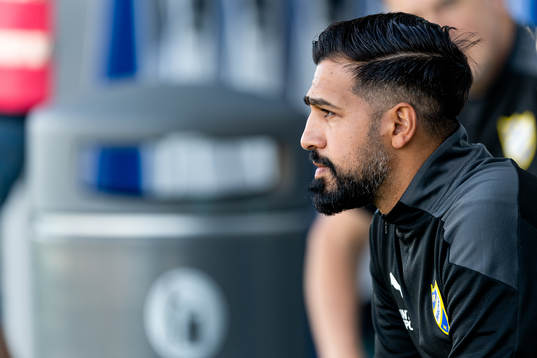 IFK Malmös tränare Firat Sahan före fotbollsmatchen i Ettan södra mellan Falkenberg och IFK Malmö den 30 juli 2022 i Falkenberg. 