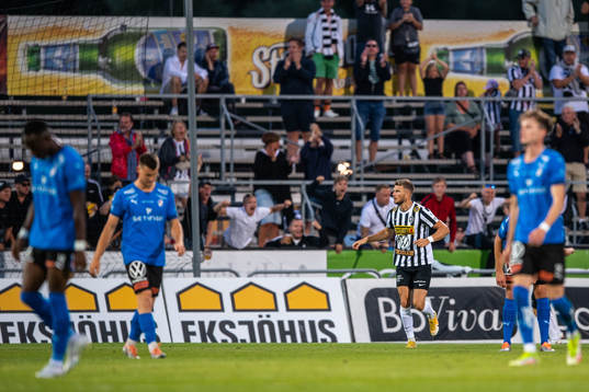 Landskronas Erik Pärsson jublar efter 1-1