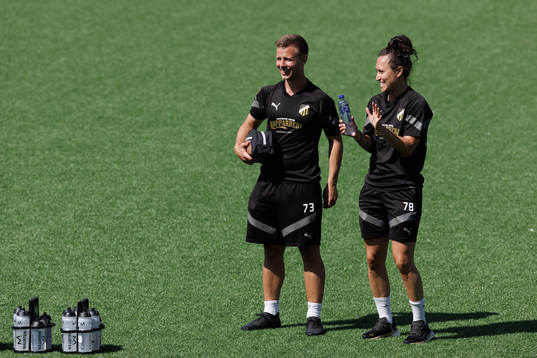 Häckens lagledare Catrine Johansson och fystränare Enda