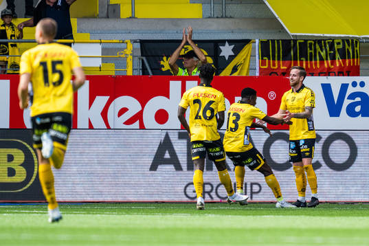 Elfsborgs Rasmus Alm (till höger) jublar efter att han gjort 2-1