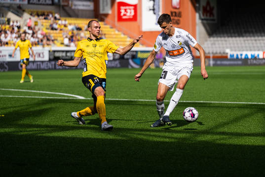 Elfsborgs Leo Väisänen och Häckens Alexander Jeremejeff