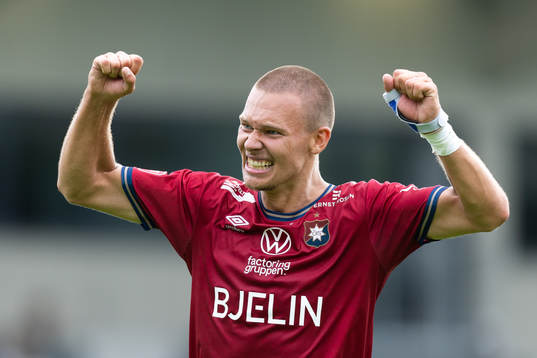 Örgrytes Arvid Brorsson jublar