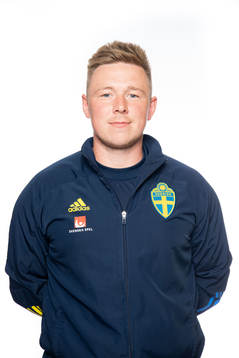 Lukas Sinkunas poserar för ett porträtt