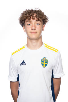 Anton Höög poserar för ett porträtt