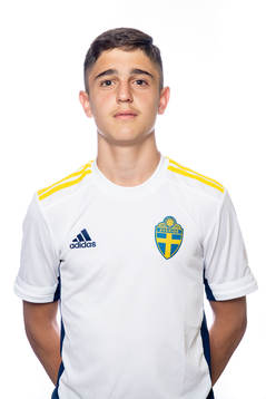 Adrian Lahdo poserar för ett porträtt