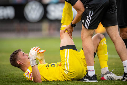 Skövdes målvakt David Engelbrektsson har ont