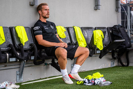 Landskronas Linus R Olsson på bänken