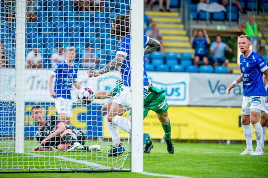 Trelleborgs Isak Jönsson gör självmål, 0-2