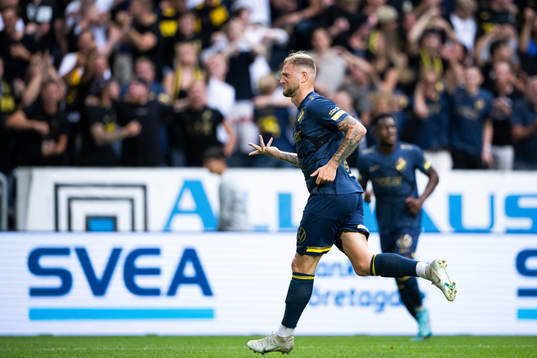 John Guidetti of AIK celebrates after 1-1