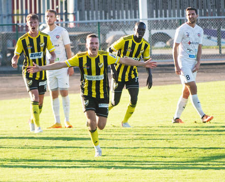  IFK Hässleholms Danny Gunnarsson nickar in 1-2 i matchen i div. 2 mellan FC Rosengård och IFK Hässleholm i Malmö 5 augusti2022.