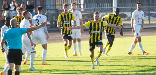  IFK Hässleholms Danny Gunnarsson nickar in 1-2 i matchen i div. 2 mellan FC Rosengård och IFK Hässleholm i Malmö 5 augusti2022.