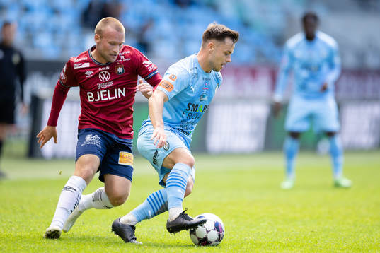 Örgrytes Nicklas Bärkroth och AFC Eskilstunas Ryan Williams