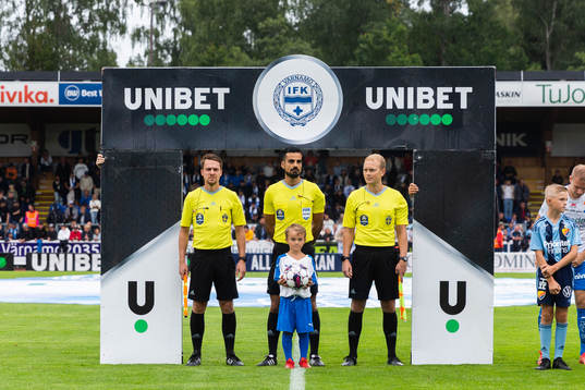 Domare Mohammed Al-Hakim, assisterande domare Marcus