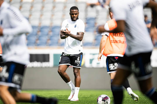 Sirius Christian Kouakou värmer upp