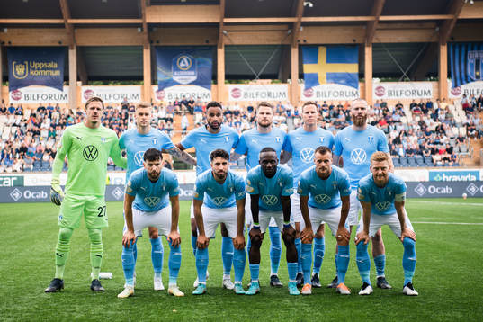 Malmö FFs spelare ställer upp för en lagbild