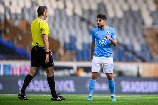 domare Bojan Pandzic och Malmö FFs Moustafa Zeidan